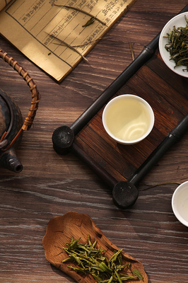 光影之间，茶香悠然 极简白调下的茶叶产品摄影