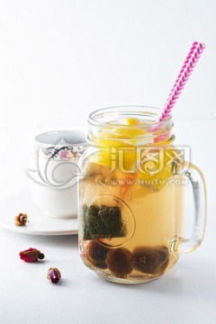 一抹清新绿意 青梅绿茶与西餐陶瓷的雅致碰撞
